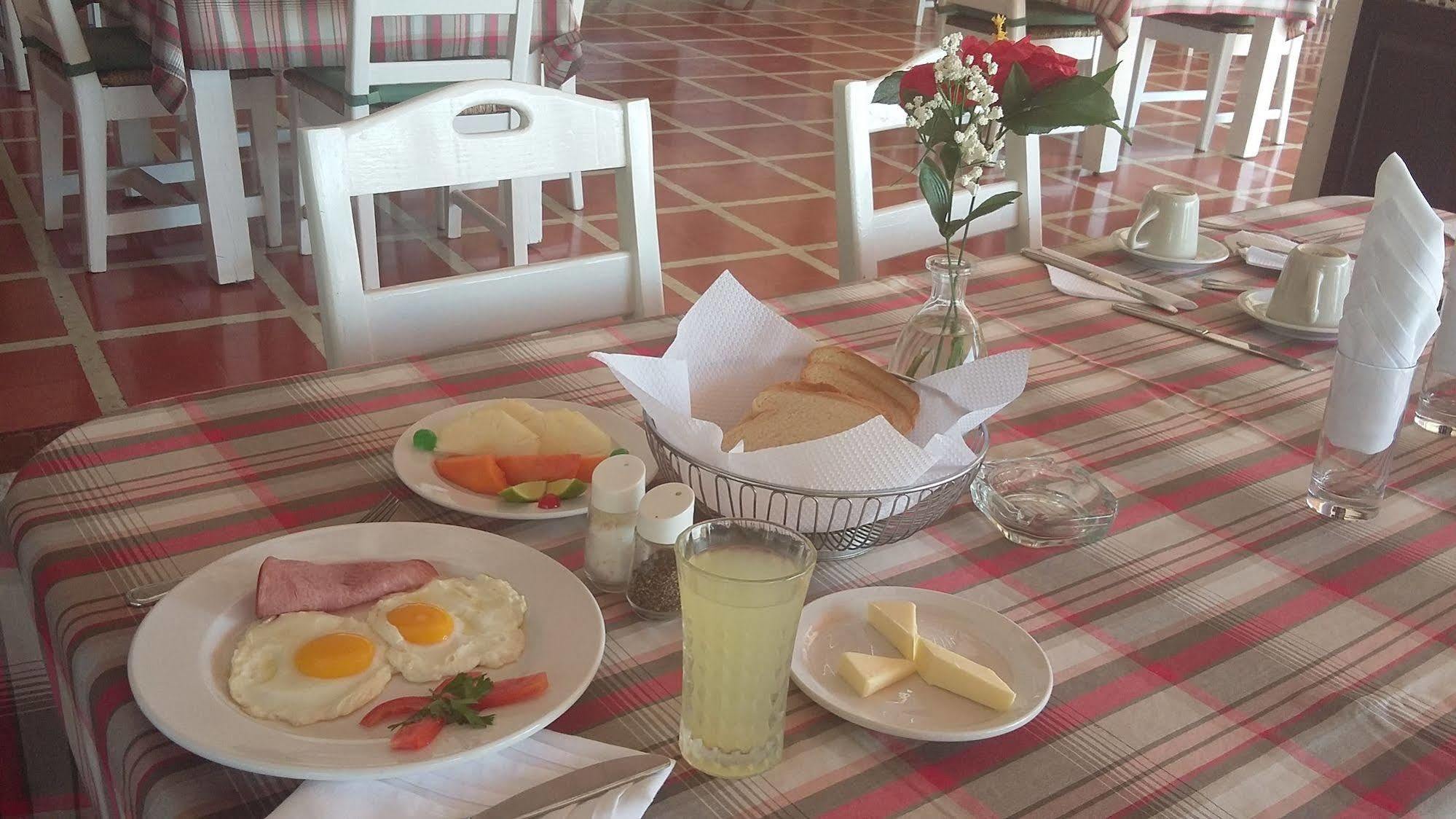 Hotel Mont Joli Кап-Аитьен Экстерьер фото